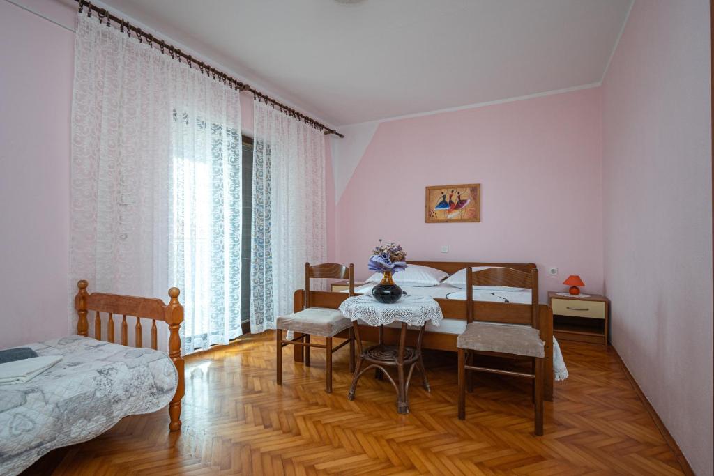 Posezení v ubytování Apartments and rooms with parking space Zubovici, Pag - 16063