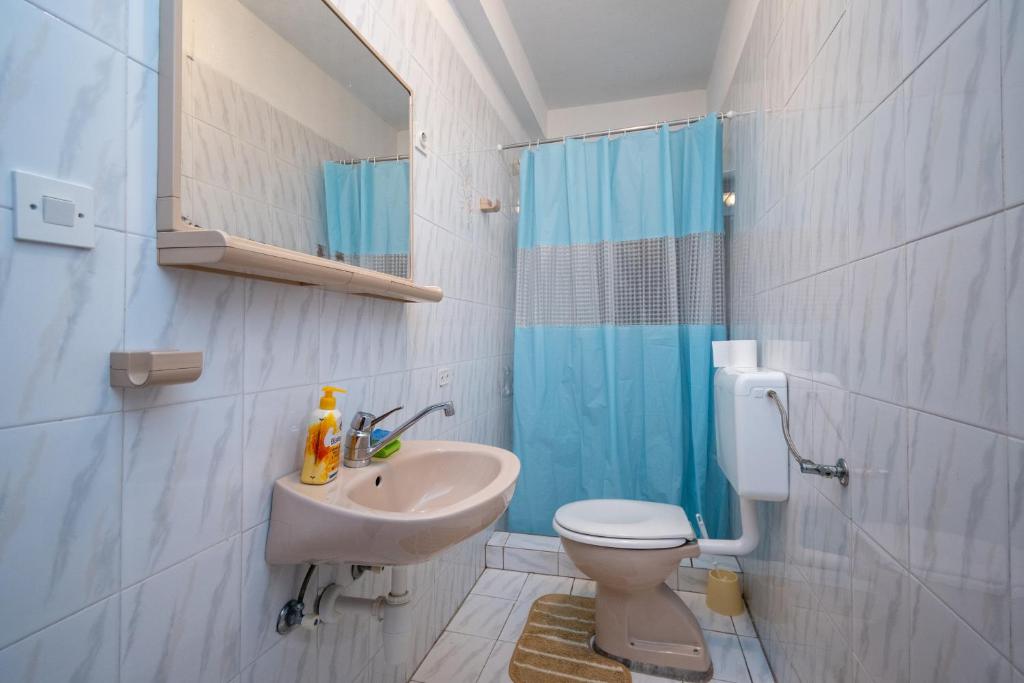 Koupelna v ubytování Apartments and rooms with parking space Zubovici, Pag - 16063