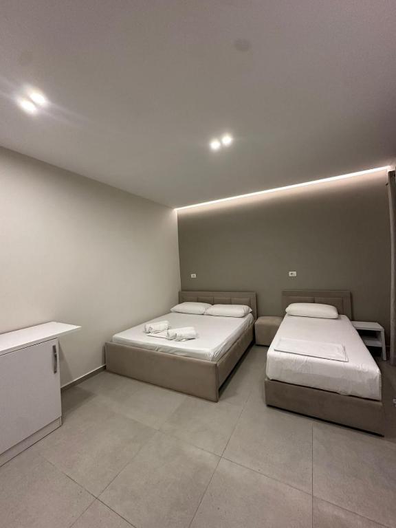 Fiore Rooms 1