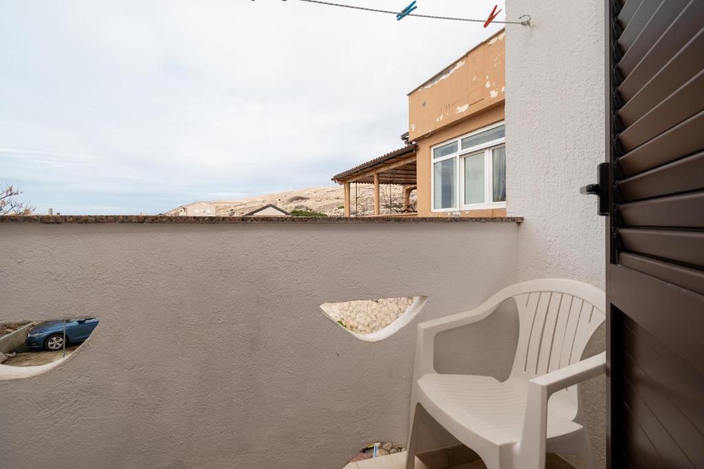Balkón nebo terasa v ubytování Apartments and rooms with parking space Zubovici, Pag - 16063