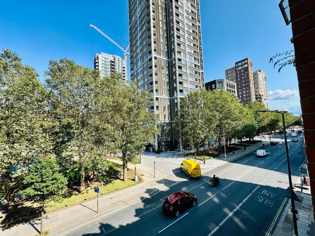 a view of a street with cars and buildings at Unique Studio Flat in City 1110 in London