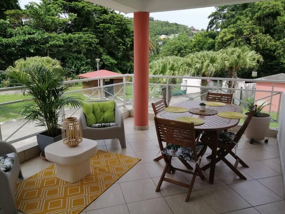 Balkón nebo terasa v ubytování SUNNY Trois Ilets avec piscine, plage