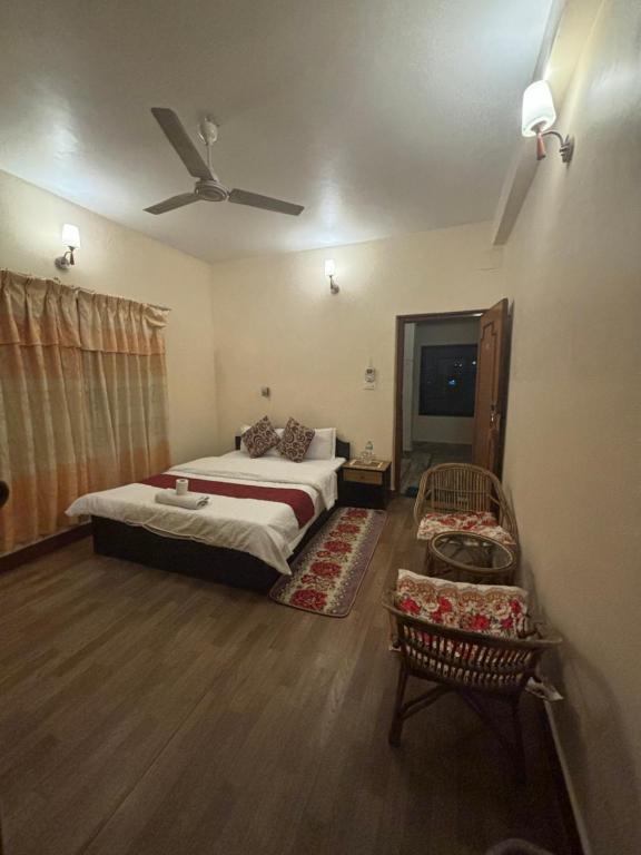 Letto o letti in una camera di Cherry Garden Pokhara
