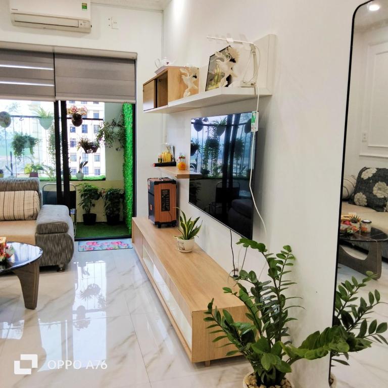 TV/trung tâm giải trí tại Happiest Homestay 1 - Manor Crown Hue