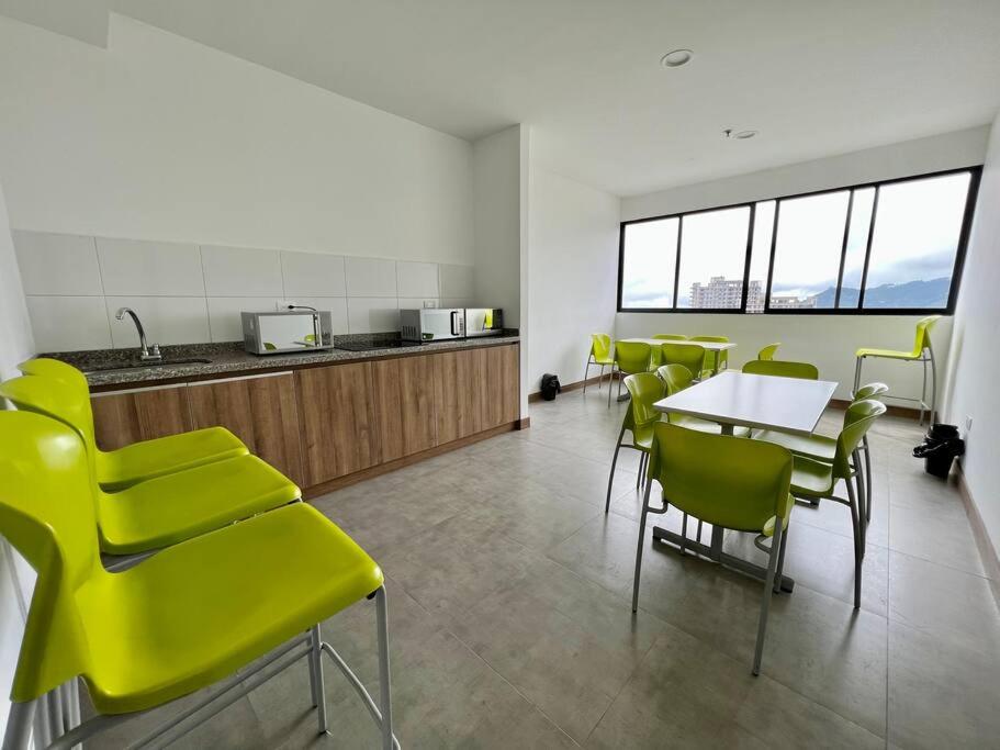 O bucătărie sau chicinetă la Acogedor Loft en el Cable