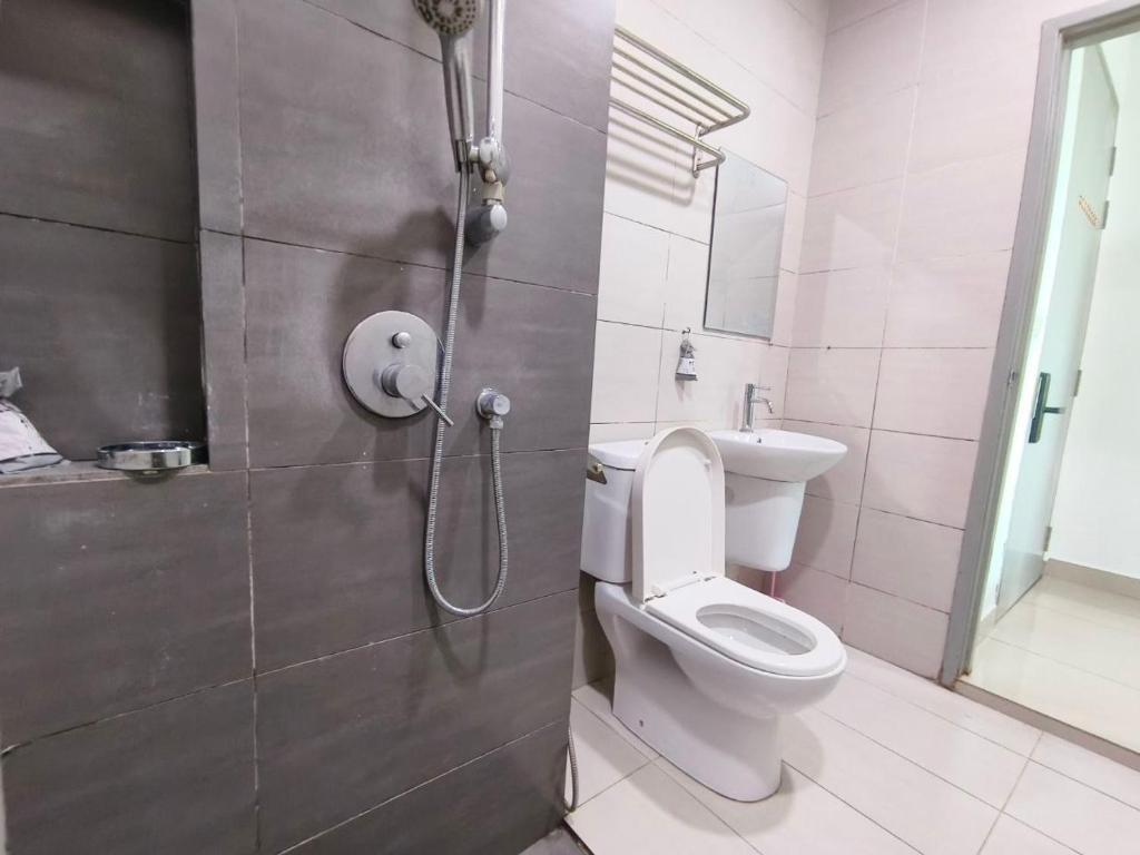 Koupelna v ubytování Comfy Cybersquare Ensuite with Skyline View #CS9