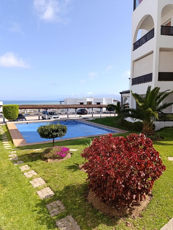 Bazén v ubytování Appartement vue panoramique sur mer à BELLA VISTA nebo v jeho okolí