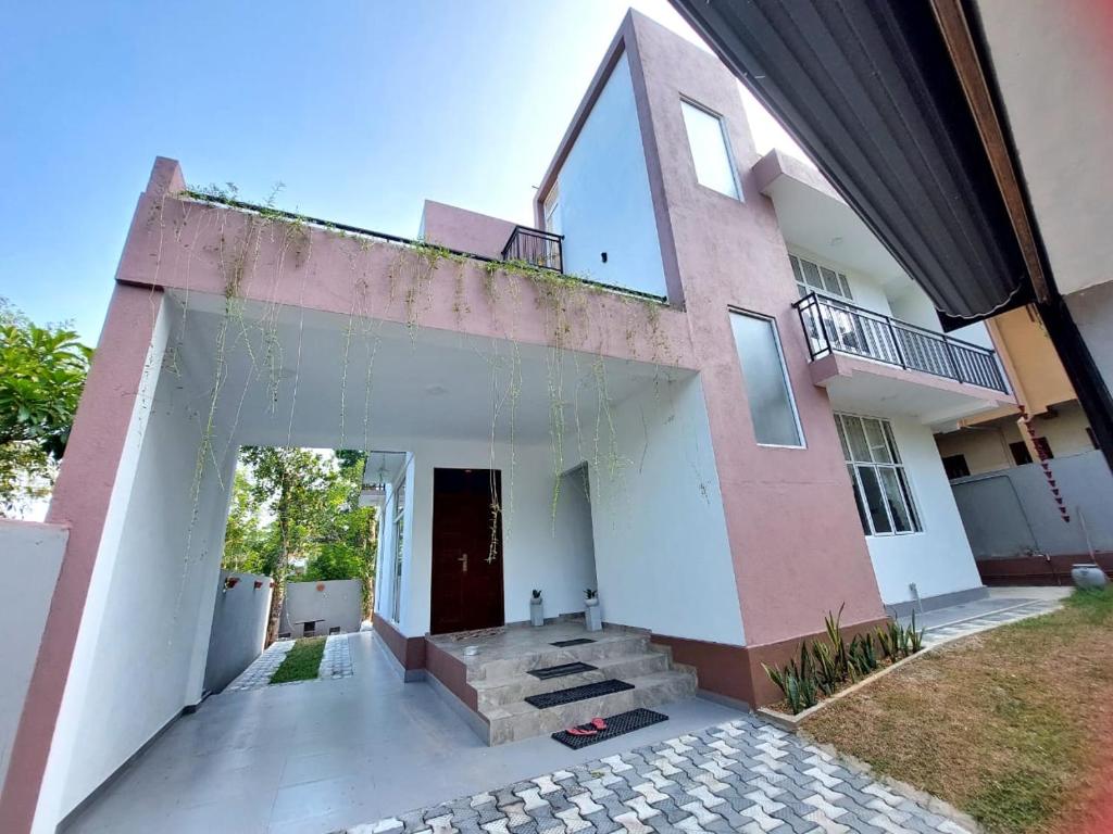 Richmond Hill, Galle (updated prices 2024)