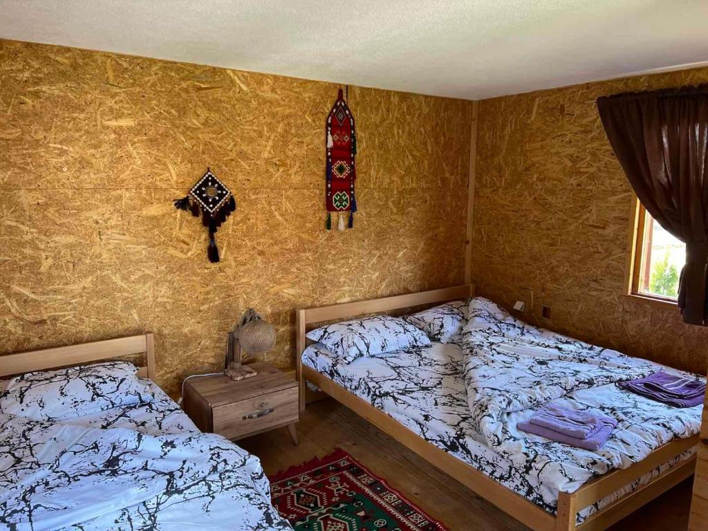 Postel nebo postele na pokoji v ubytování Etno meandri Uvca