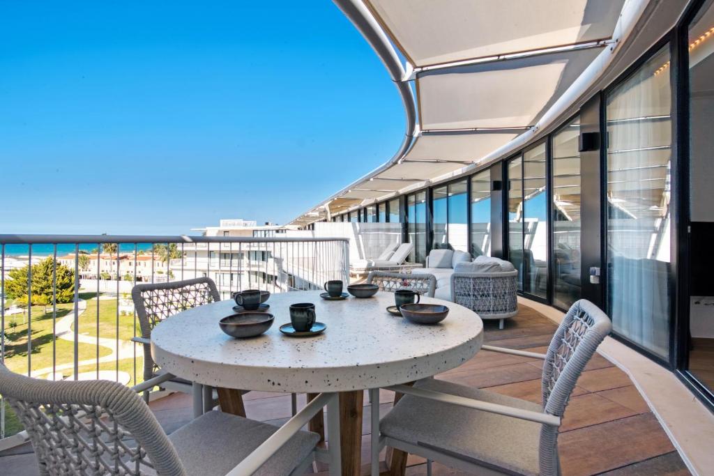 Balkón nebo terasa v ubytování Denia Beach penthouse met zeezicht aan het strand