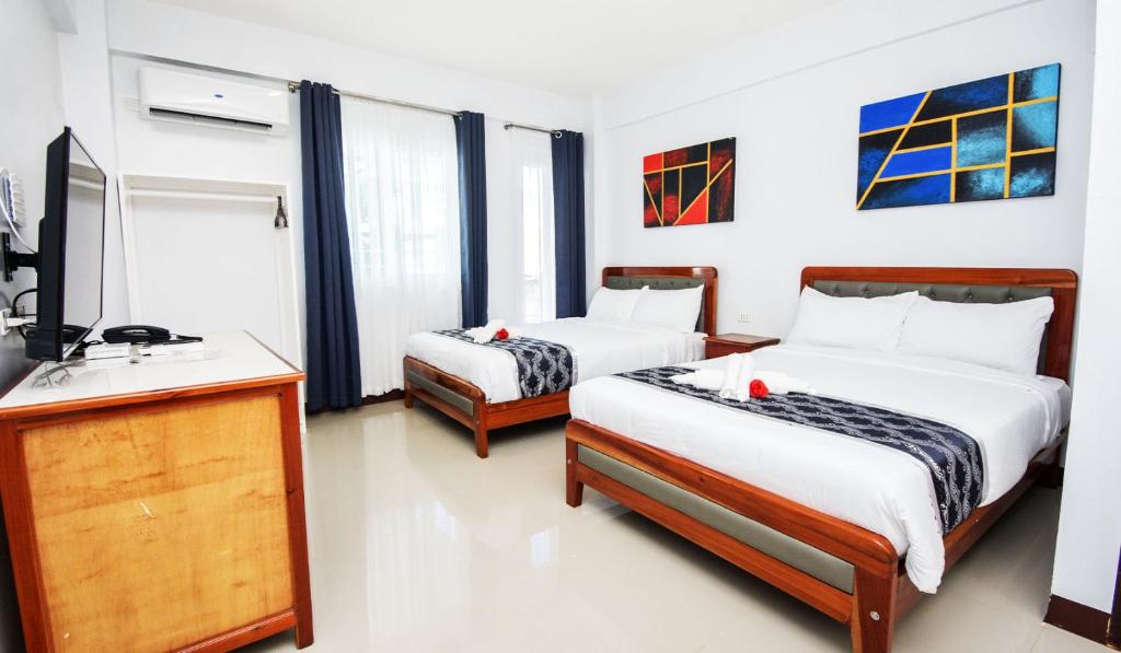 Postel nebo postele na pokoji v ubytování The XIMO Suites