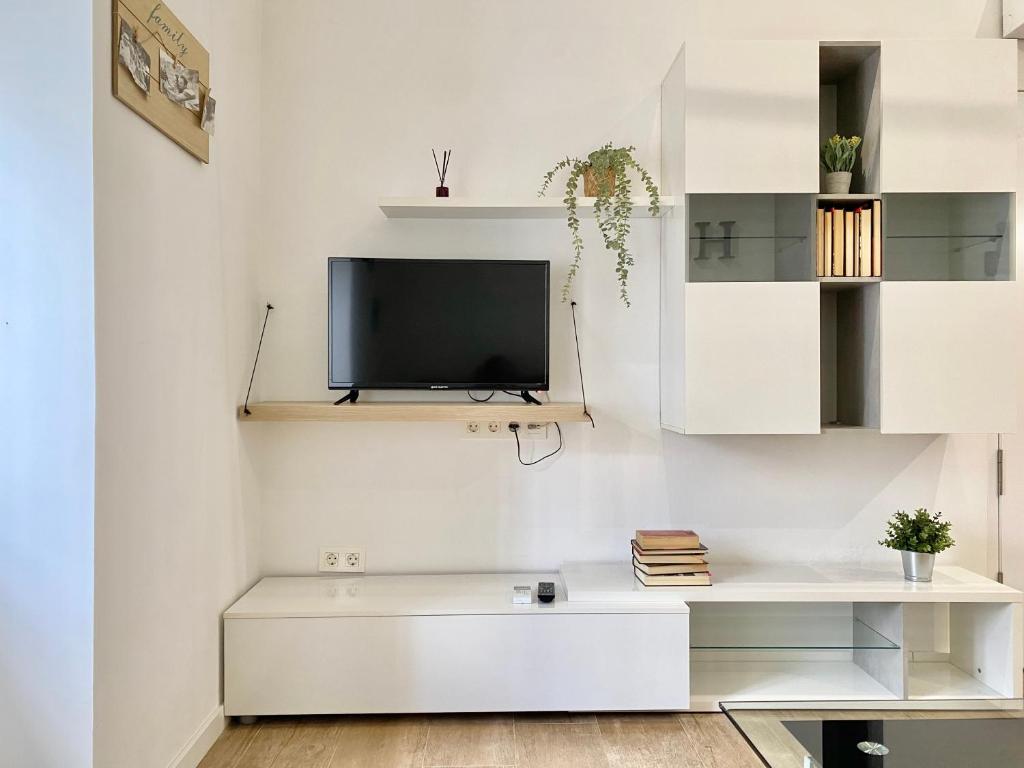 Televízia a/alebo spoločenská miestnosť v ubytovaní Apartamento Villa María II
