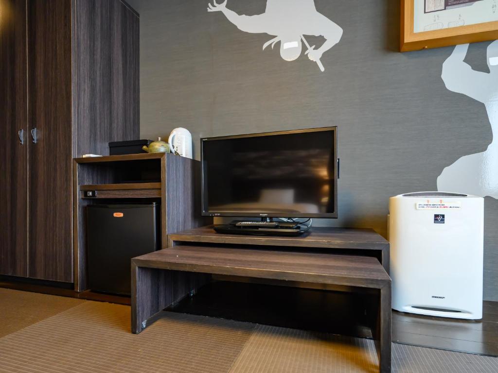 TV a/nebo společenská místnost v ubytování Iga Ueno City Hotel
