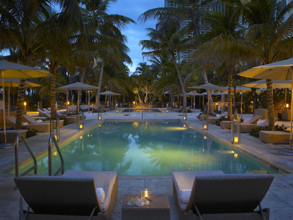 Bazén v ubytování Grand Beach Hotel nebo v jeho okolí