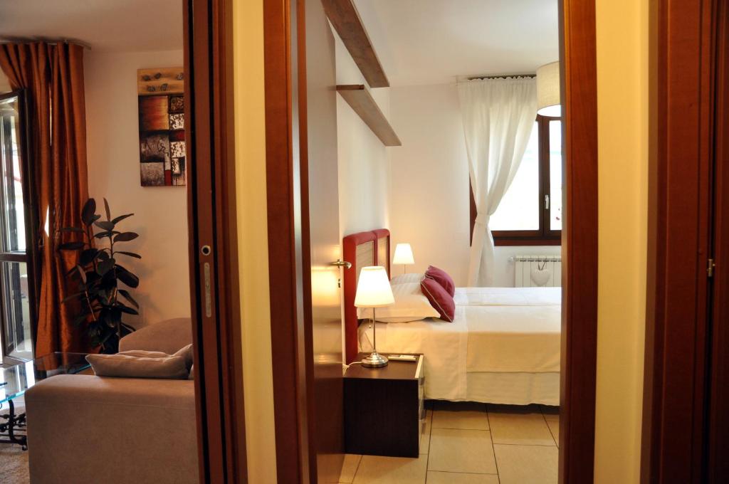 Habitación de hotel con 1 dormitorio con 1 cama en La casa del Bianconiglio, en Florencia