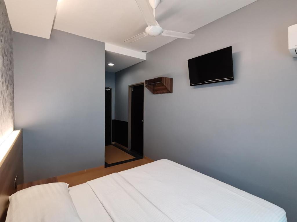 Televisyen dan/atau pusat hiburan di Lumut Hotel