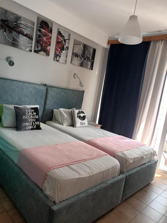 Postel nebo postele na pokoji v ubytování Art Studios Benitses