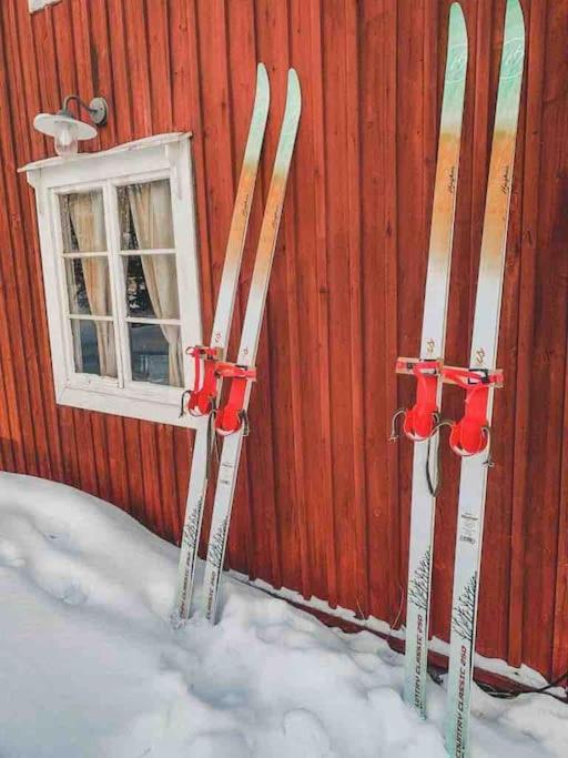 Aurora Cottage Otsola - A Cozy Lakefront Wilderness Hideaway, Less Than an Hour from Rovaniemi talvella
