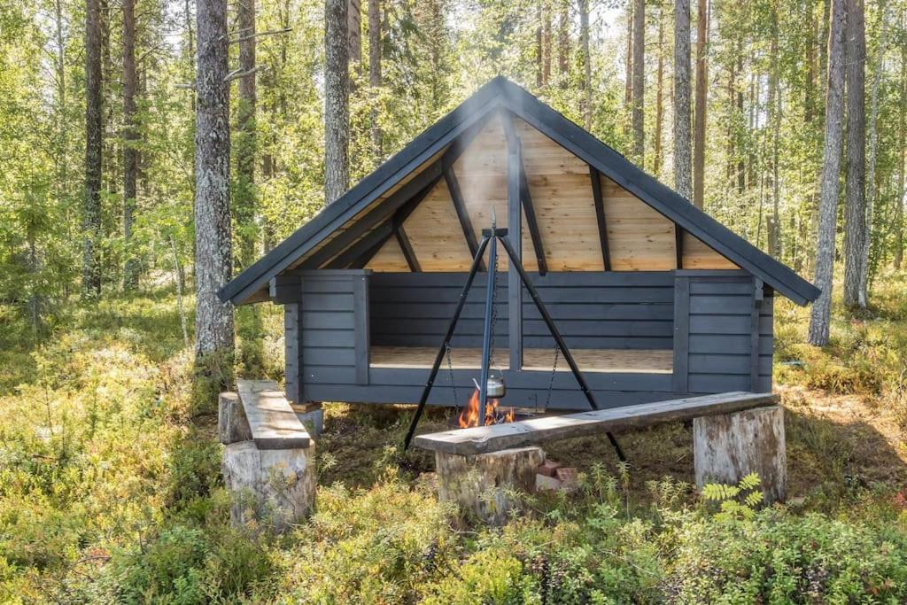 Lomamökin lähellä sijaitseva luonnonmaisema