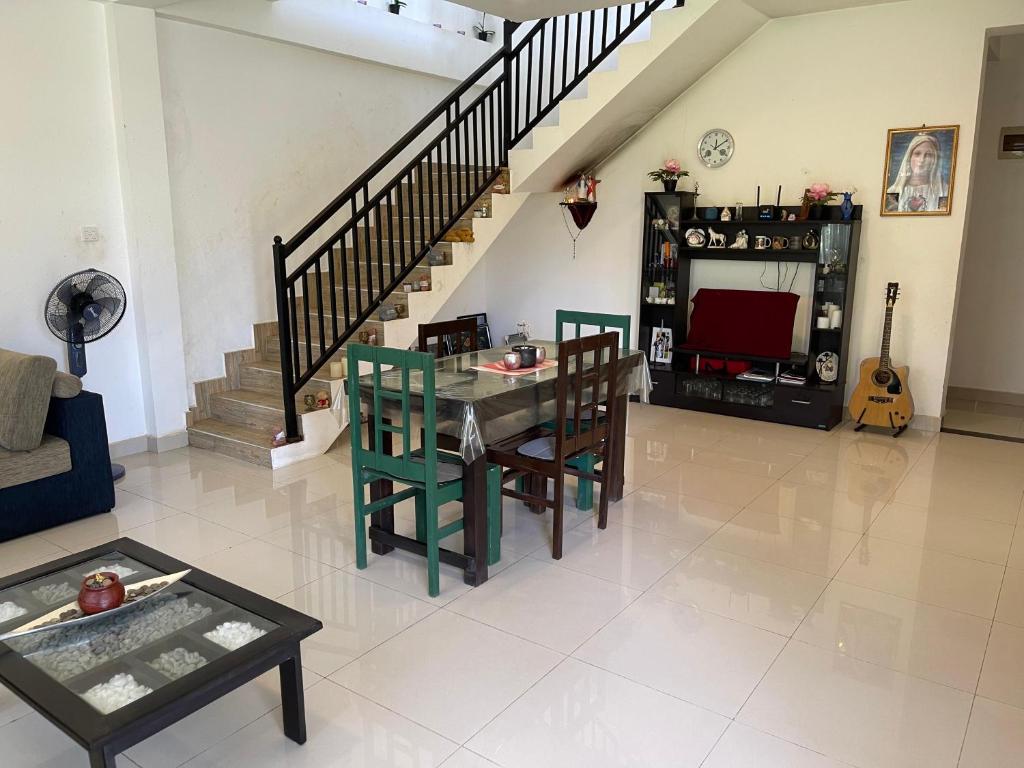 Posezení v ubytování Curly Hostel Negombo
