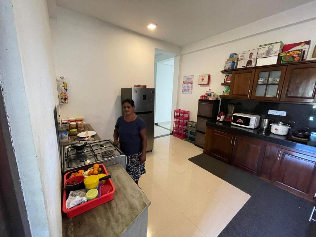 Kuchyň nebo kuchyňský kout v ubytování Curly Hostel Negombo