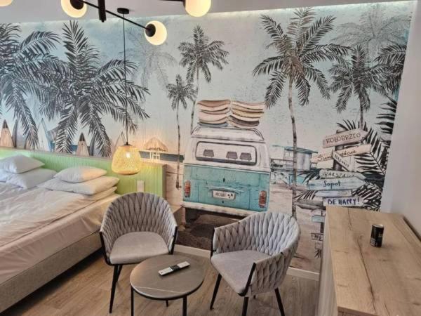 a bedroom with a mural of a van and palm trees at Apartament z widokiem na port in Mrzeżyno