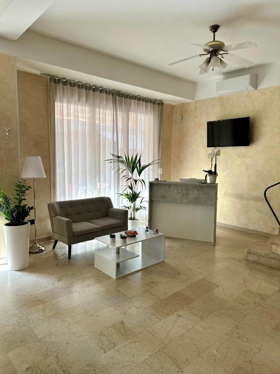 TV a/nebo společenská místnost v ubytování Hotel Enna Rimini
