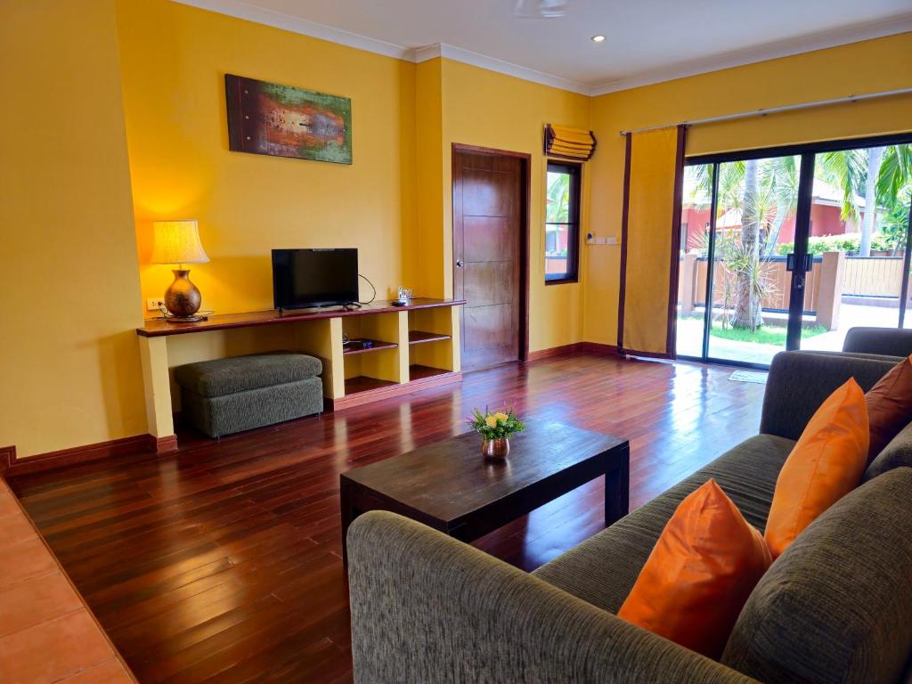 TV a/nebo společenská místnost v ubytování Baan Mesuk Hua Hin Spa and Resort