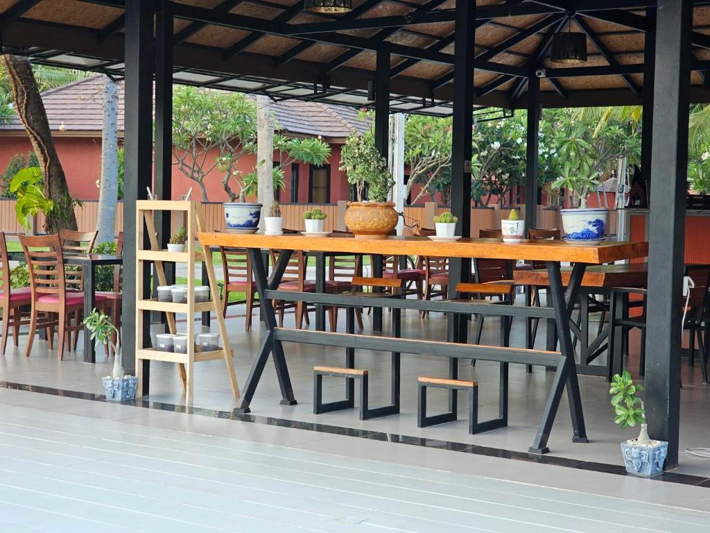 Restaurace v ubytování Baan Mesuk Hua Hin Spa and Resort