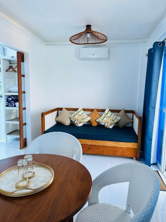 Postel nebo postele na pokoji v ubytování 1888 Beach Resort