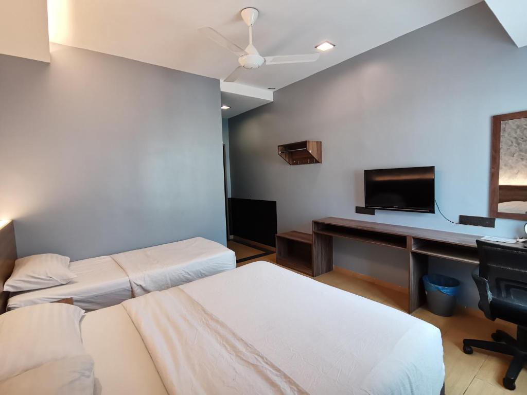 Televisyen dan/atau pusat hiburan di Lumut Hotel