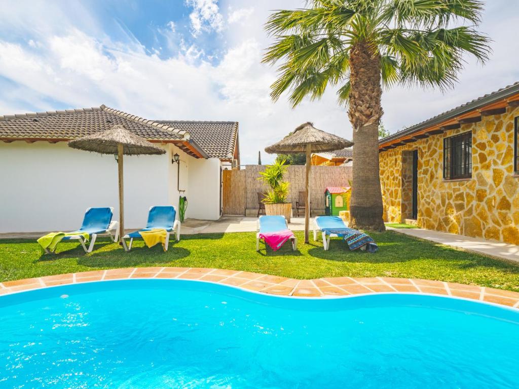 Bazén v ubytování Cubo's Casita Rural Haro nebo v jeho okolí
