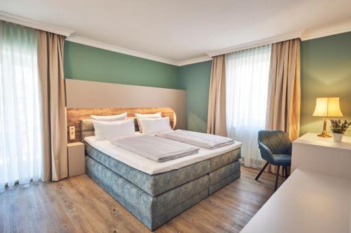 Postel nebo postele na pokoji v ubytování Hotel Starnberger See