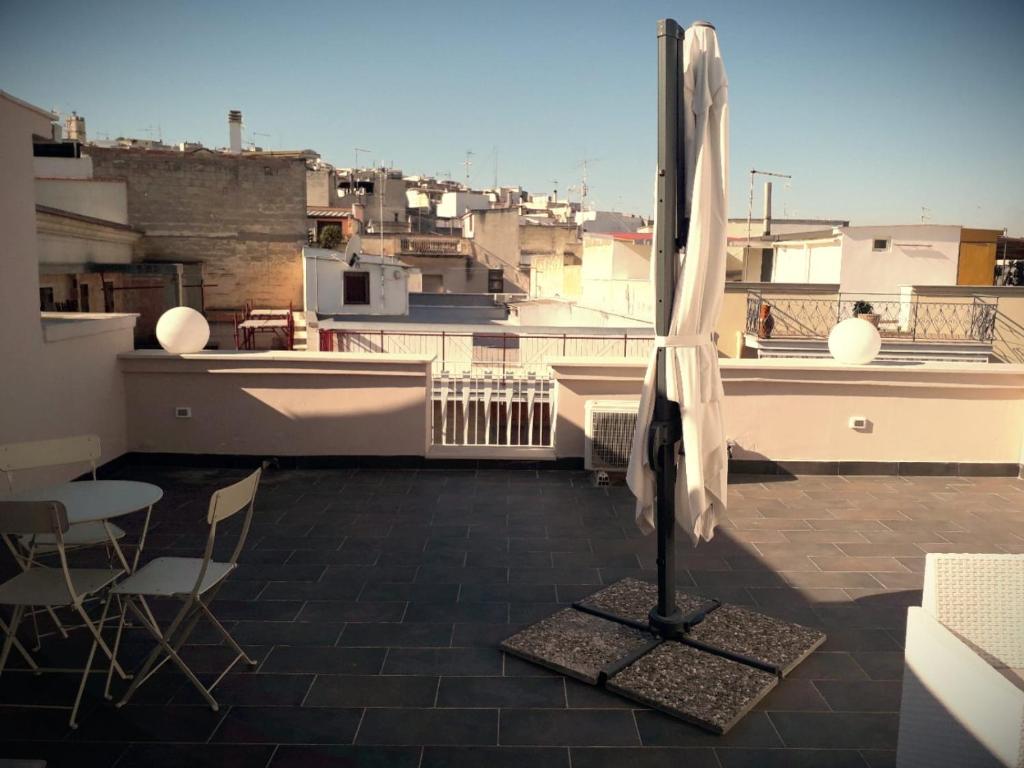A balcony or terrace at DomuS al Corso B&B