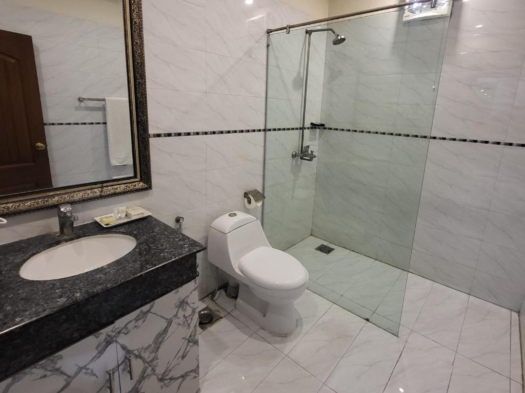 Grand Millennium Hotel - Superior Quadruple Room