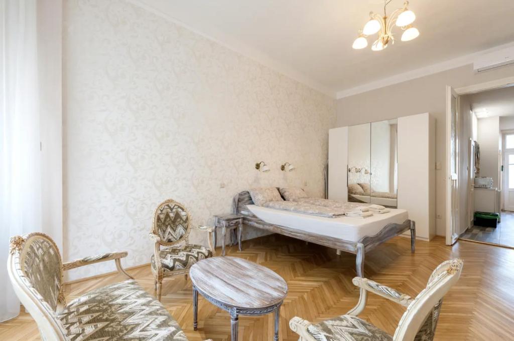 Standard Apartment by Hi5-Classic Home 253 1075 Budapest, 24 Wesselényi utca kép - 1