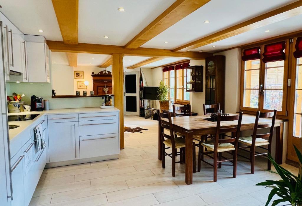 A kitchen or kitchenette at Chalet JOLUKSI - with spa tub