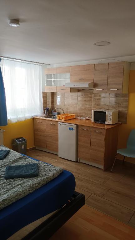 Kuchyň nebo kuchyňský kout v ubytování Deniz Guesthouse