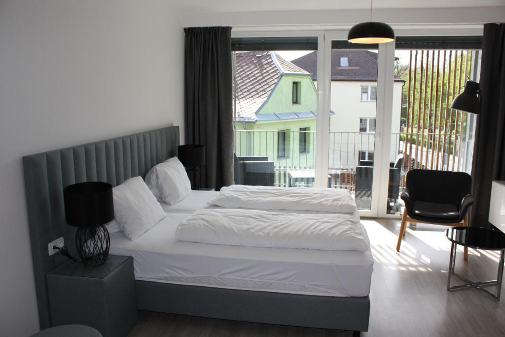 Postel nebo postele na pokoji v ubytování Lakepark Residence