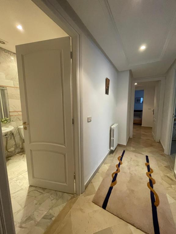 a room with a door with a snowboard on the floor at Belle villa avec jardin Ennacer in Ariana