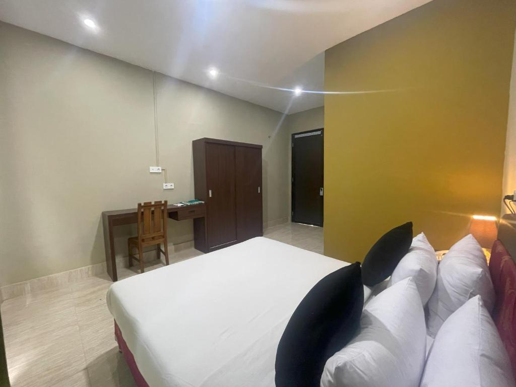Aislah Edotel Lombok - Standard King Room