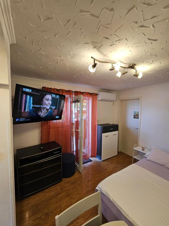 Postel nebo postele na pokoji v ubytování Dramalj 17 Apartments