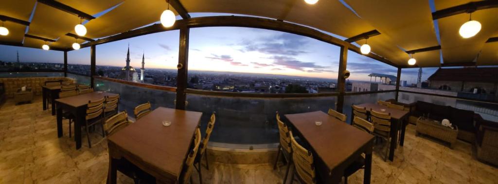 Východ nebo západ slunce při pohledu z hotelu nebo okolí