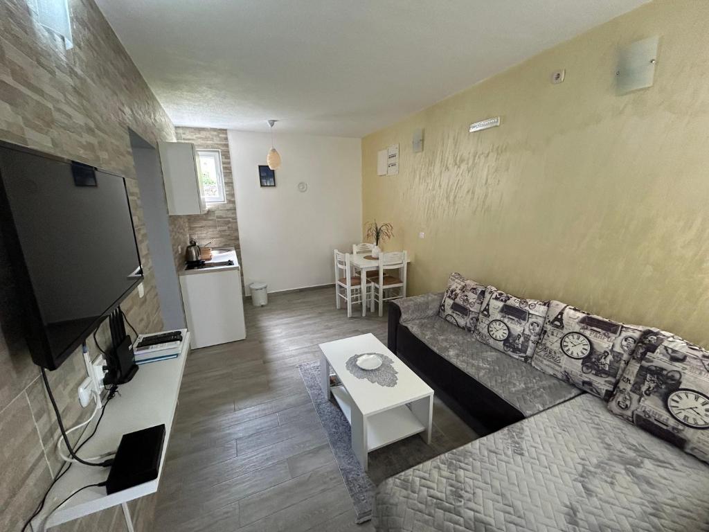 Green Field Apartments - 6