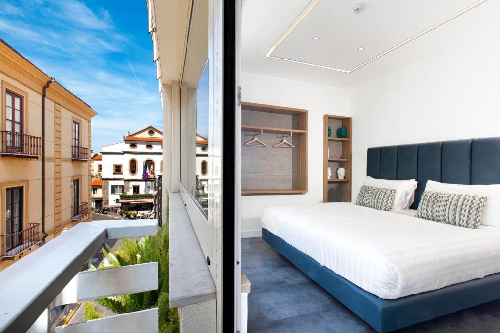 Postel nebo postele na pokoji v ubytování Hotel Tasso Suites & Spa