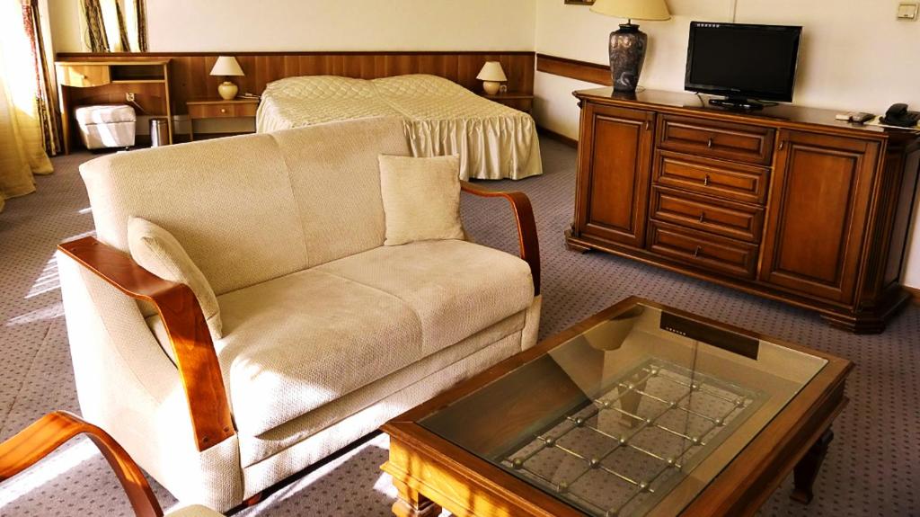 HOTEL ROZA KAZANLAK