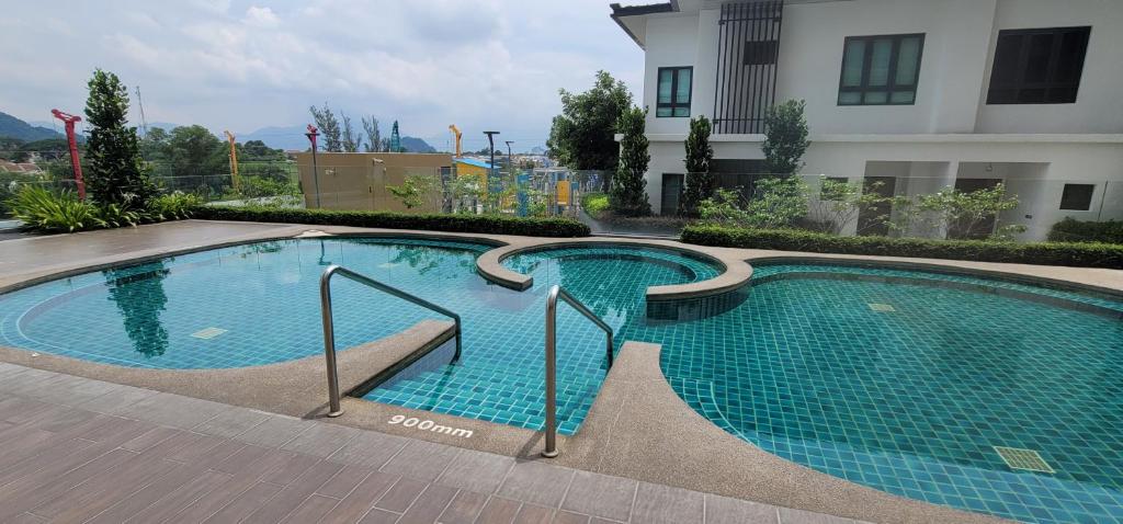 Bazén v ubytování Doma House Onsen at Sunway Onsen, Tambun nebo v jeho okolí