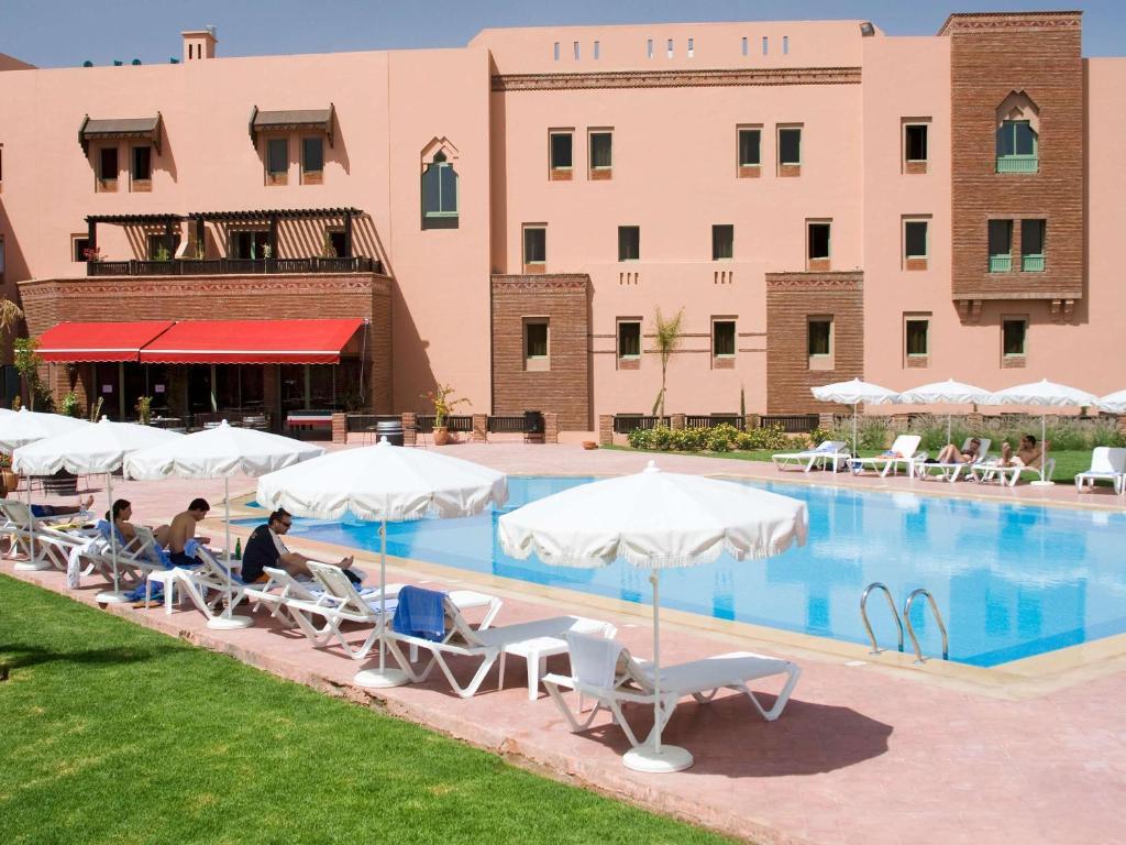 Bazén v ubytování Ibis Marrakech Palmeraie nebo v jeho okolí