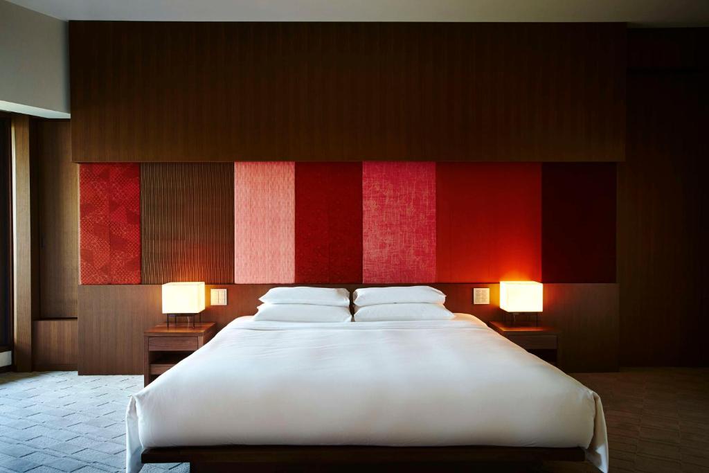 Postel nebo postele na pokoji v ubytování Hyatt Regency Kyoto