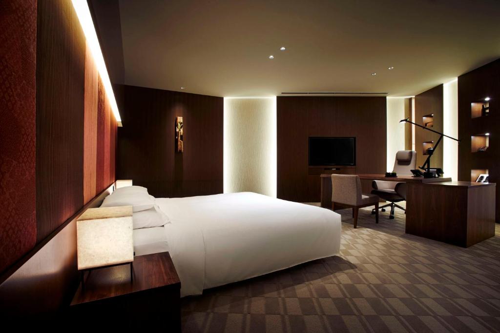 Postel nebo postele na pokoji v ubytování Hyatt Regency Kyoto